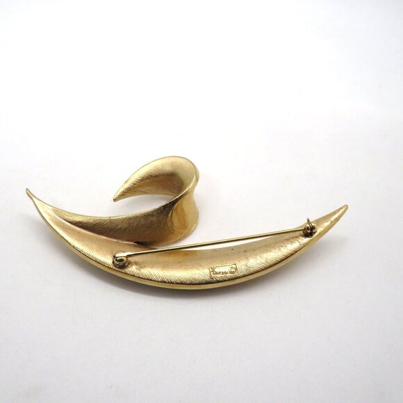 Vintage Crown Trifari Brooch Gold Tone Abstract Leaf Style 3" Pin - Picture 7 of 9